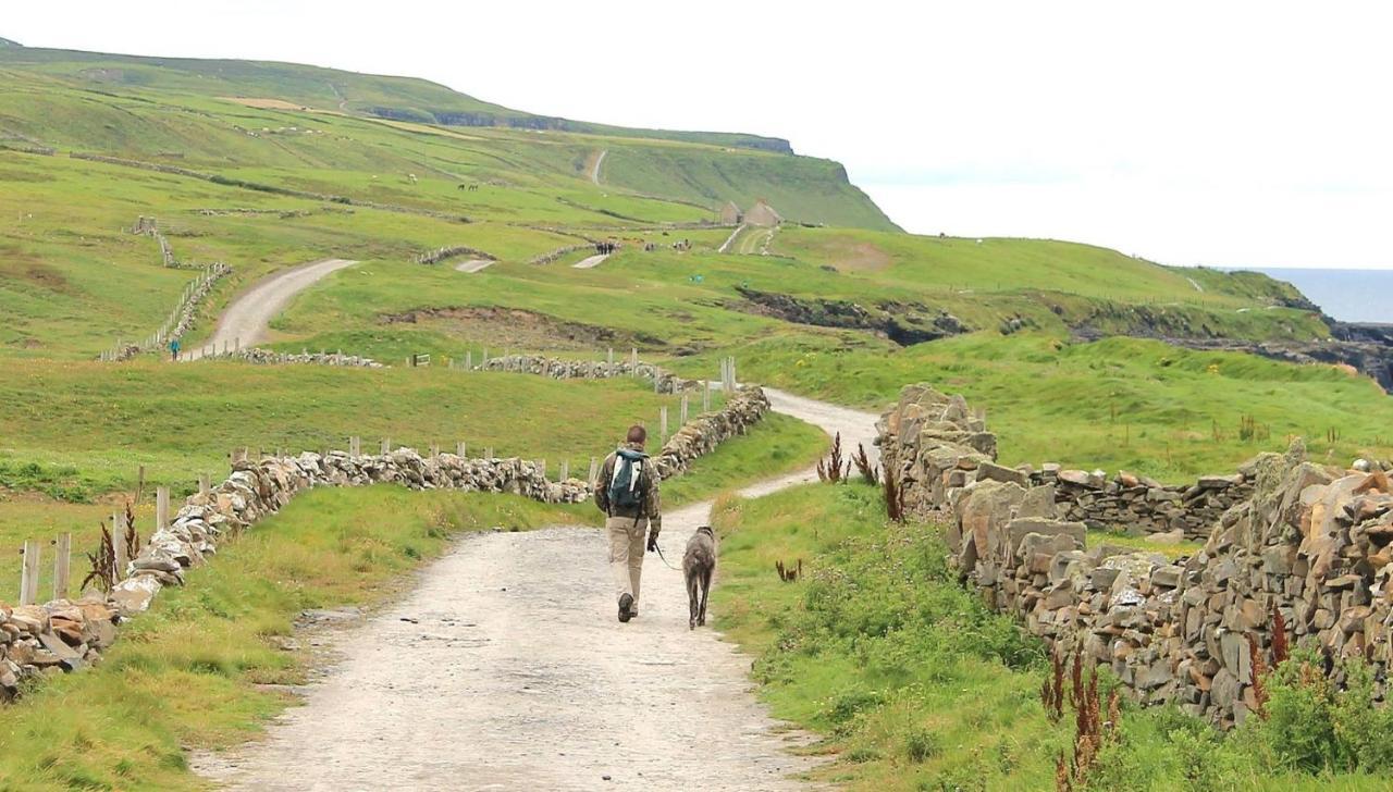 Lanelodge Doolin Village Exteriör bild